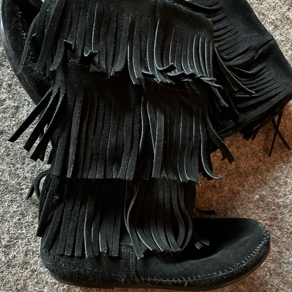 MINNETONKA Fringe Suede Ankle Boots - Black - Picture 2 of 4